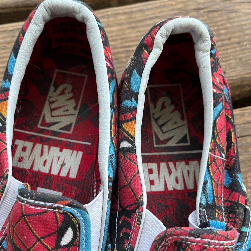 Vans Men’s Marvel Spider-Man Slip-On Shoes - Red and Blue - Picture 3 of 7